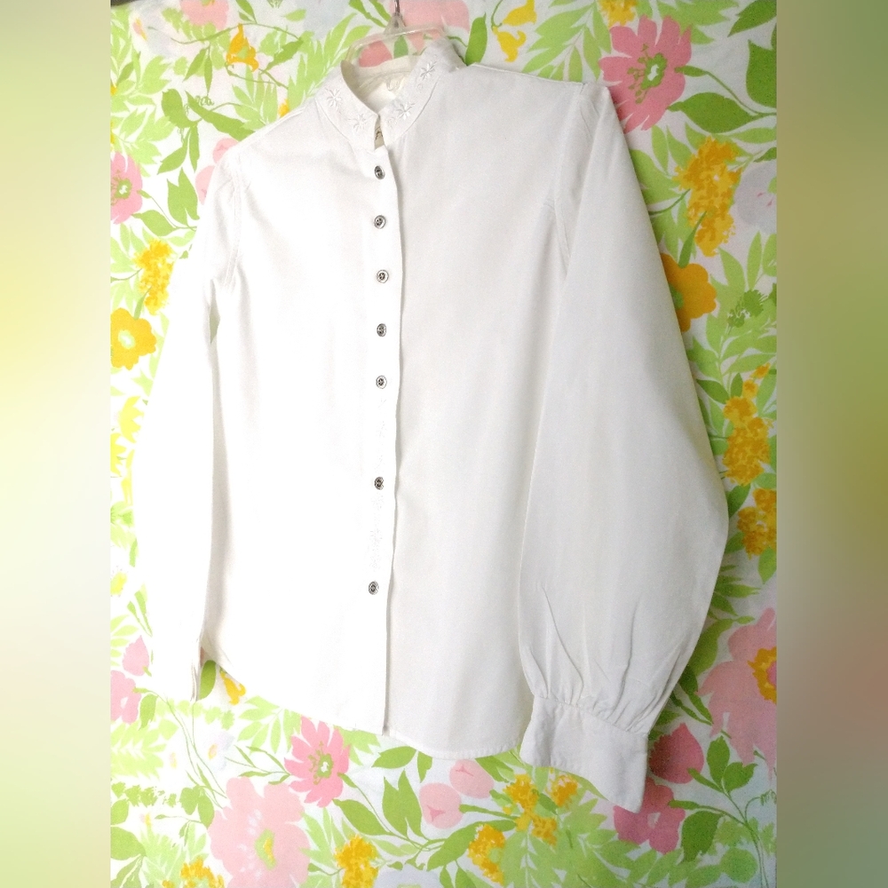 Pretty Crisp White Shirt Embroidered Floral Small 4 6 Chest 38" Bobbie Brooks